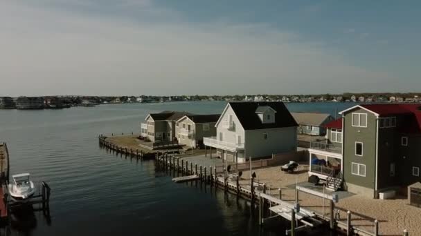 Fotografia aérea de Connecticut. voar ower bairro,, subúrbio. Imobiliário,, ao longo do rio Connecticut . — Vídeo de Stock