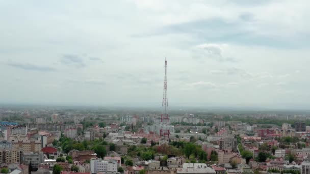 Aerial drone view Régi történelmi épületek az európai város központjában Ivano Frankivsk város, Ukrajna. — Stock videók