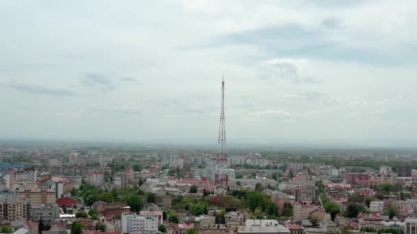 Vista aérea del dron Antiguos edificios históricos de la ciudad europea del centro de Ivano Frankivsk ciudad, Ucrania . — Vídeos de Stock