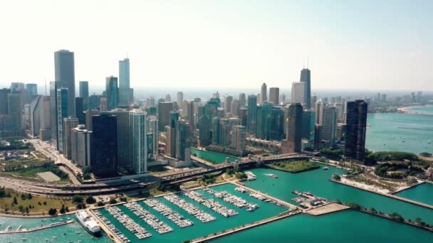 Drone Aerial view of Chicago, sunny day view on Millenium park Wide shot — Stock Video