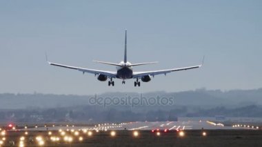 Ticari uçak iniş sabah