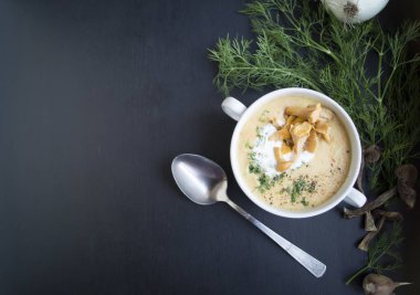 Vejetaryen mantar çorbası