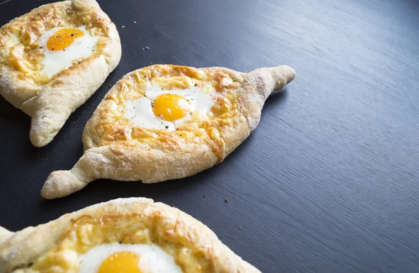 Adzharian Khachapuri con huevo —  Fotos de Stock