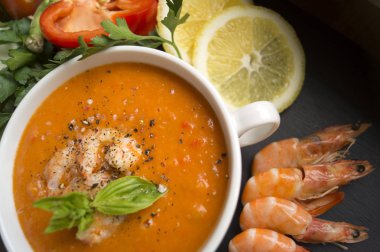 karides ile domates çorbası