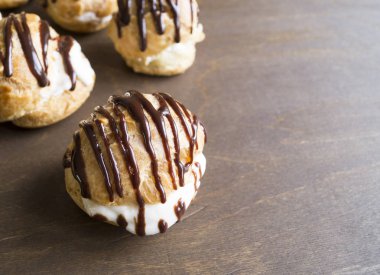 eklerleri çikolata sır ile