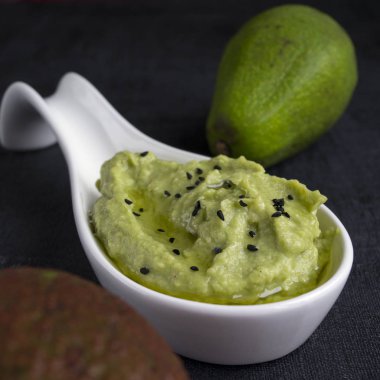 Geleneksel Latin Amerika Meksika guacamole sos.