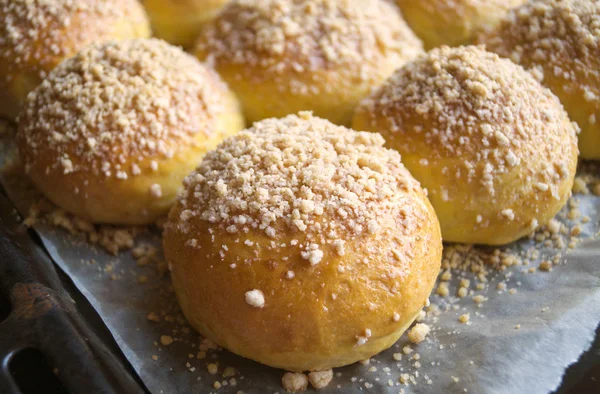 Ev ekmeği yoğunlaştırılmış süt ile yapılan.