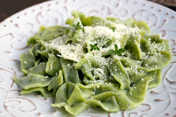 Ispanaklı ve peynirli makarna..