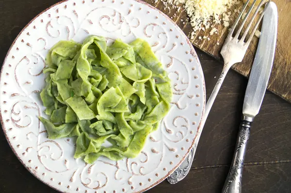 Ispanaklı ve peynirli makarna..