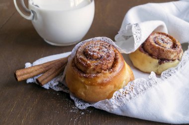İsveçli tarçınlı çörek kanelbulle.