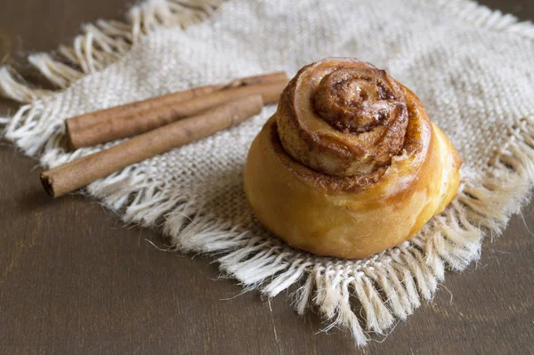 Kanelbulle svéd fahéj zsemle. — Stock Fotó