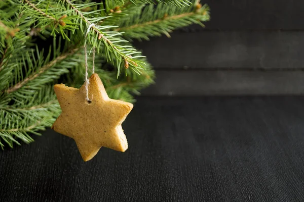 gingerbread Noel ağacı üzerinde