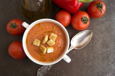 Geleneksel soğuk gazpacho çorbası. İspanyolca, Akdeniz mutfağı.
