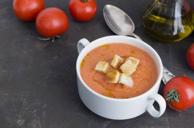 Geleneksel soğuk gazpacho çorbası. İspanyolca, Akdeniz mutfağı.