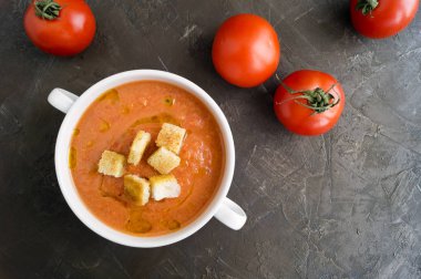 Geleneksel soğuk gazpacho çorbası. İspanyolca, Akdeniz mutfağı.