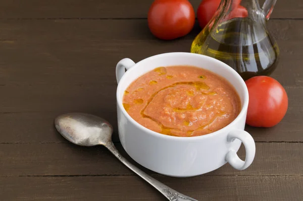 Traditional cold gazpacho soup. Spanish, Mediterranean cuisine. — Stock Photo, Image