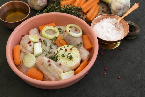 Raw chicken in the marinade with spices — Stock Photo, Image
