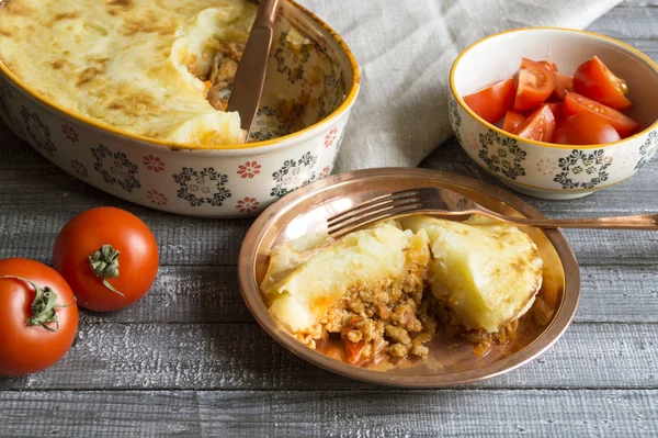 Shepherd's pie with minced meat and potatoes. — Stock Photo, Image