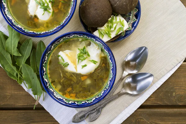 Kost Ängssyra Soppa Med Ägg Ett Träbord — Stockfoto