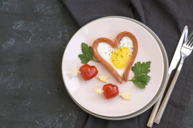 Sevgililer Günü kahvaltısı kalp şeklinde çırpılmış yumurtadır.