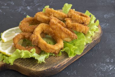 kalamar halkaları kıtır kıtır kızartılmış..