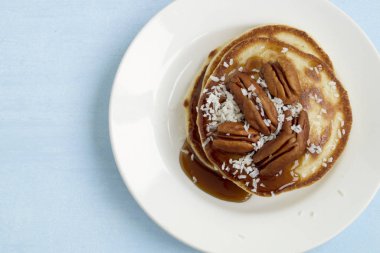 Karamelli ve cevizli krep.. 