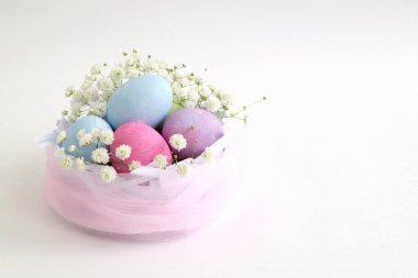 Boyalı yumurtalar. Paskalya için bir ikram.