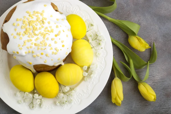 Великодня Їжа Пасхальні Торти Розфарбовані Яйця Жовтих Тонах — стокове фото