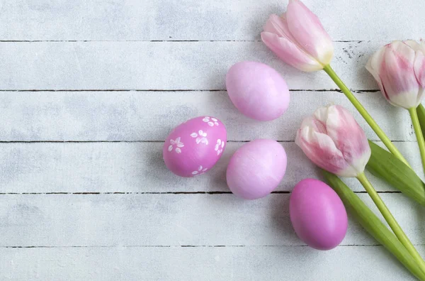 Huevos Pascua Pintados Color Rosa Sobre Fondo Gris — Foto de Stock