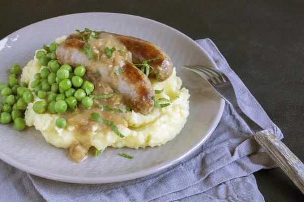 Engelsk Korv Med Potatismos Och Sås Mörk Bakgrund — Stockfoto