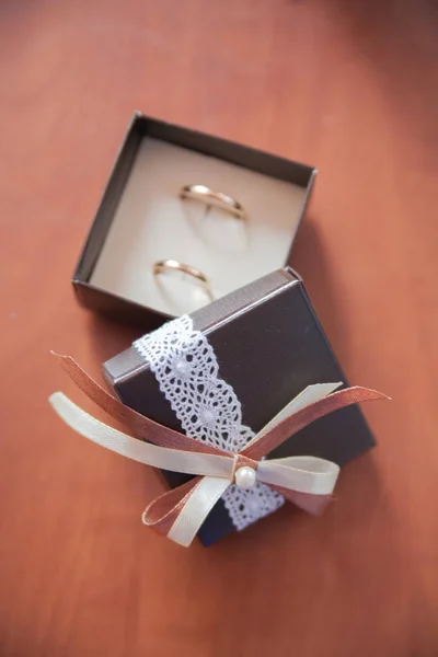 结婚戒指装在盒子里 — 图库照片