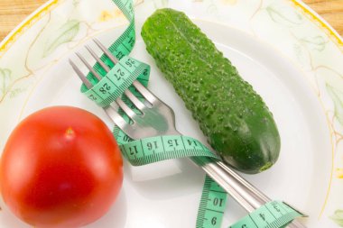 Ölçülü salatalık ve domates