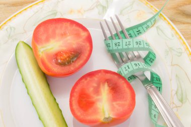 Ölçülü salatalık ve domates