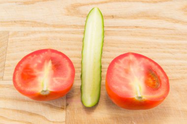 Ölçülü salatalık ve domates