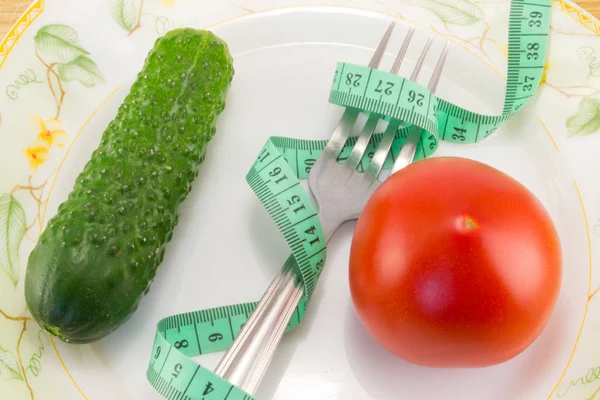 Pepino y tomate con medición —  Fotos de Stock