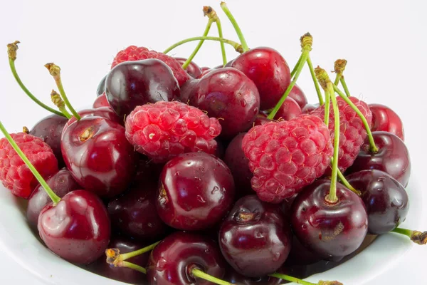 Frambuesas con cerezas Fotos de stock libres de derechos