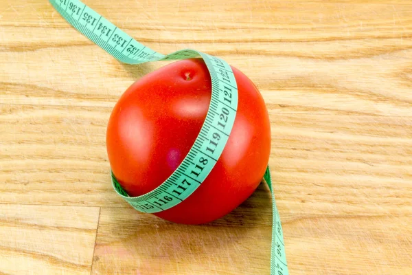 Dieta usando o conceito de tomates vermelhos — Fotografia de Stock