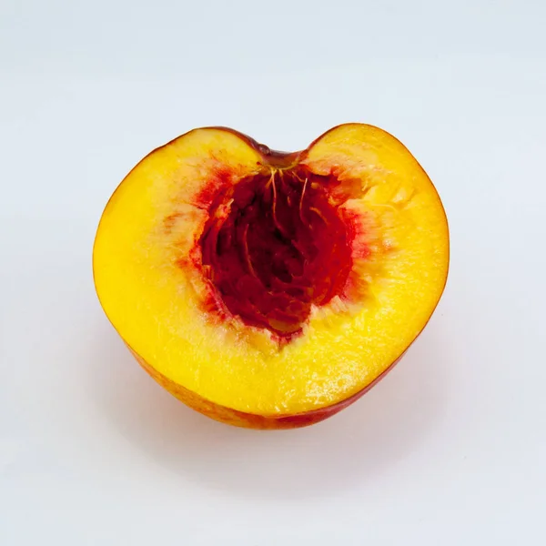 Fruto de nectarina aislado — Foto de Stock