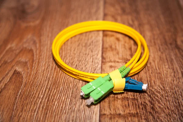 Cable de conexión de fibra óptica —  Fotos de Stock