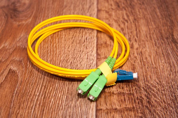 Cable de conexión de fibra óptica —  Fotos de Stock