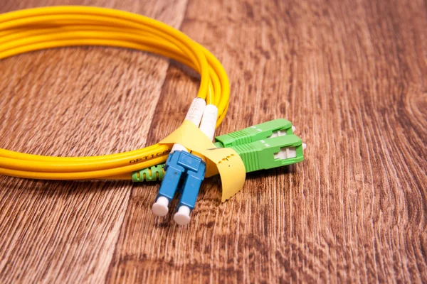 Cable de conexión de fibra óptica —  Fotos de Stock