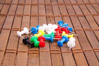 iğneye ahşap tahta üzerinde