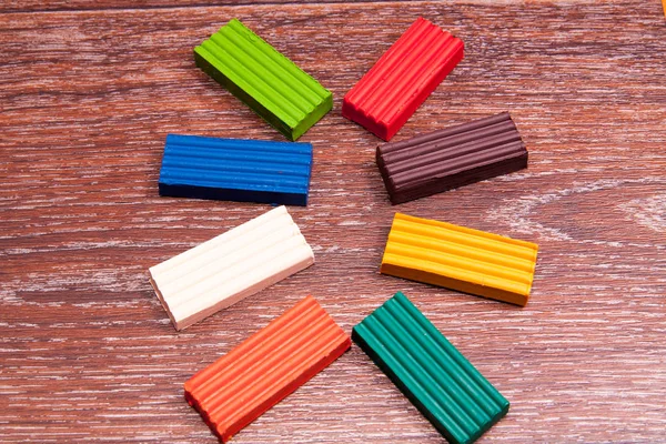 Foto Kinder farbige Knetmasse. Materialien für Kreativität. — Stockfoto