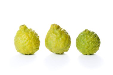 Üç adet sarı Mauritius papeda meyve 
