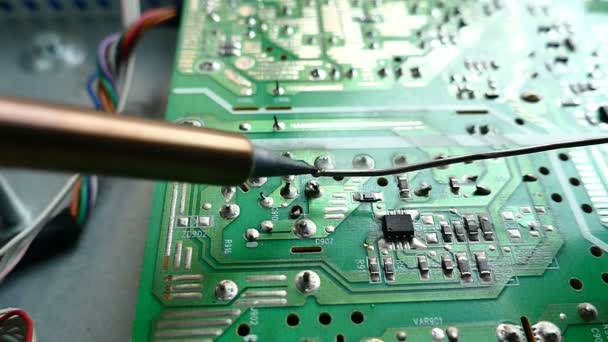 HD Footage close up of hand of technical Electronics Soldering a computer circuit board — Stock Video