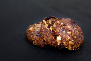 tahıl çerez, gevrek crocant çerez siyah arka plan üzerine