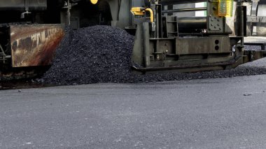 makine yol yenileme çalışmaları sırasında parke ashphalt. 