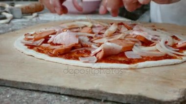 4 k görüntüleri, Closeup el mutfak Pizza'da yapma Şef baker 