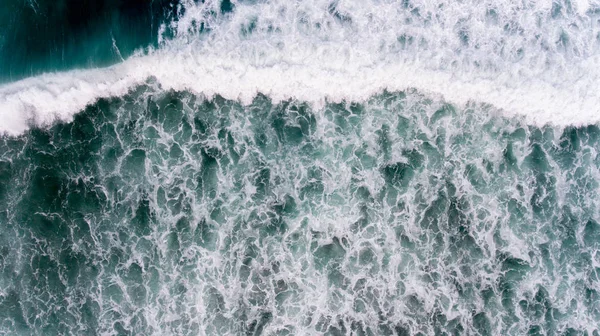 Повітряна океанічна вода в сутінковий сезон — стокове фото