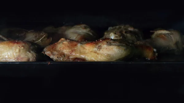 Pollo asado en el horno. —  Fotos de Stock